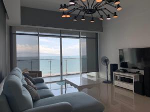Bay Resort Condominium, 7, Beach-front Sea view, 6-8 PAX