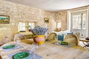 Domaine de Brancas and Petit Domaine De Brancas