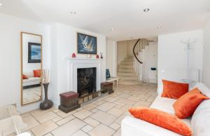 Cliffhanger 18 Castle Road