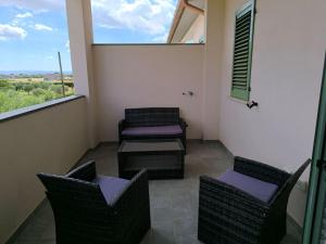 Everything a bike ride away! 10 mins to the beach with free parking!