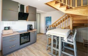 Amazing Home In Ryn With Wifi