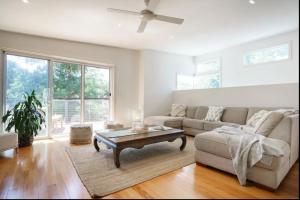 5 Minutes to Rye beach