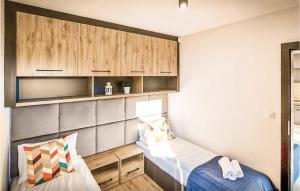 2 Bedroom Lovely Home In Nowecin