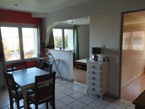 Appartements T2 renove avec parking prive a proximite de LYON : photos des chambres