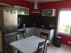 Appartements T2 renove avec parking prive a proximite de LYON : photos des chambres