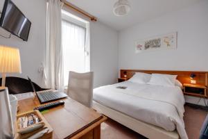 Standard Double Room room in Nouvel Hotel