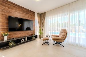 New Luxury Villa with private pool - by TA Leut Agency