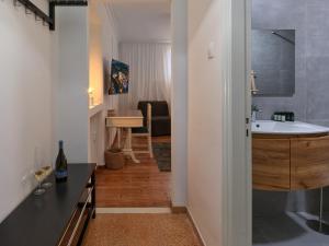 Modern Semi Basement in Kolonaki