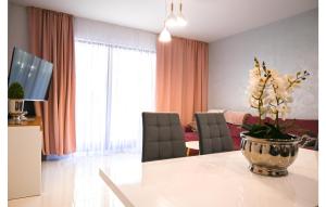 1 Bedroom Lovely Apartment In Lukecin