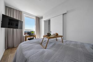 7th Floor Warsaw Włochy Apt - Balcony, Workspace - by Rentujemy