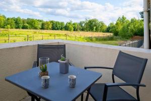 Maisons de vacances L-Evasion en Pierre Piscine et Etang Prive : photos des chambres