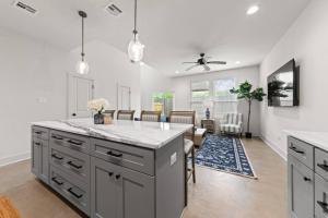 Cajun French House-2 King Beds-Near Sports Complex