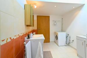 Maisons de vacances L-Evasion en Pierre Piscine et Etang Prive : photos des chambres
