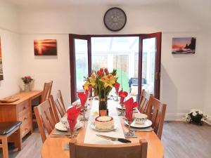 Hillcrest Coastal Retreat close to Sandy Cove