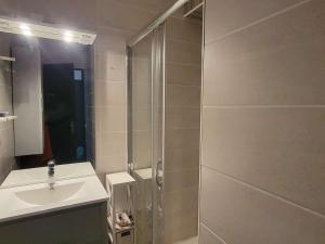 Appartements Appartement 2 Chambres - Terrasse - Centre Station - Parking - FR-1-393-162 : photos des chambres