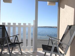 T2 lumineux rénové avec vue étang, clim, parking, WIFI - FR-1-553-205