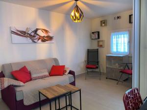 Appartements T2 lumineux renove avec vue etang, clim, parking, WIFI - FR-1-553-205 : photos des chambres