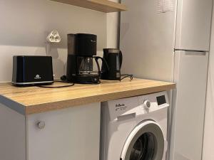 Appartements T2 lumineux renove avec vue etang, clim, parking, WIFI - FR-1-553-205 : photos des chambres