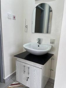 1Br Minimalist Apt at Racecourse