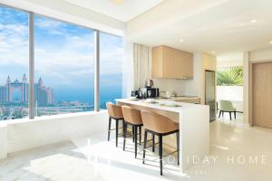 LUX Iconic Views at The Palm Tower Suite 1