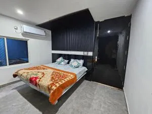 Midnight Black By BnBGuys - Džhánsí