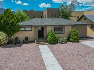 Spacious 4 bedroom house close to everything! - Villa Grove