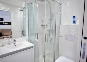 Appartements 14466 Charmant studio avec piscine MANDELIEU : photos des chambres