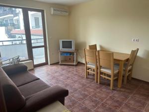 Spacious Family Fully Furnished 2 Rooms Apartment in Kavarna Apart Hotel