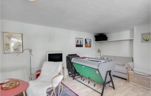 Stunning Home In Blåvand With Wifi