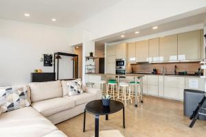 Almavirág Pihenőház Siófok by BLTN