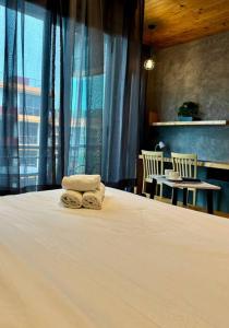 Mira Naiharn, Minimalist Design & Mountain View at Relife Windy