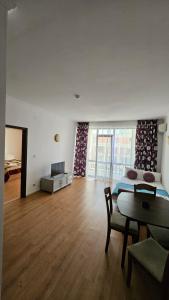 One-Bedroom Apartment with Balcony room in Babylon Hotel