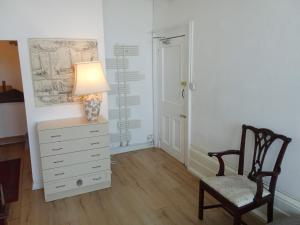 Sea view flat opposite port with parking