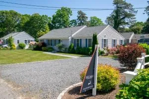 Walk to Earle Rd Beach Incredible Patio - West Harwich