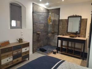 La villa des six ifs - La glycine