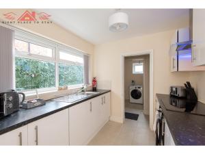 Darlington Modern 2 Bed Apartment Great for Contractors