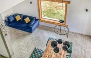 4 Bedroom Nice Home In Mikorowo