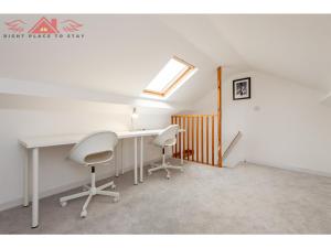 Family-Friendly 3-Bed Home in Central Location with Garden & Parking