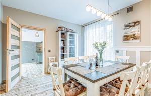 5 Bedroom Stunning Home In Grzybowo