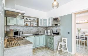 5 Bedroom Stunning Home In Grzybowo