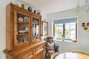 Cedra Cottage - Vintage Country Hideaway