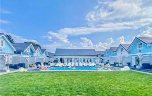 Gorgeous Home In Mielno With Wifi