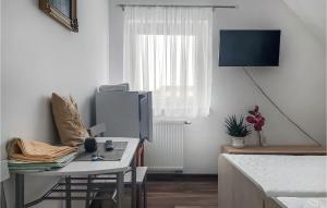 4 Bedroom Awesome Apartment In Moryn