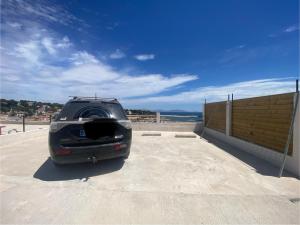 Appartements T2 vue sur le port jacuzzi terrasse et parking : photos des chambres