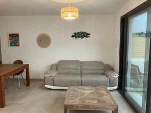 Appartements T2 vue sur le port jacuzzi terrasse et parking : photos des chambres