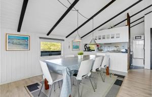 3 Bedroom Cozy Home In Hvide Sande