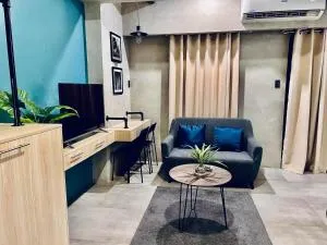 Cozy Spacious Pet Friendly Unit with Netflix Pool Gym - Cubao