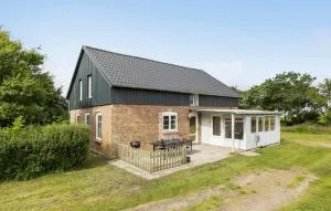 3 Bedroom Nice Home In Skærbæk - Roager