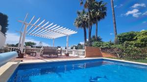 Villa Piscina Climatizada y BBQ cerca de Playa y Centro Histórico 5 habitaciones