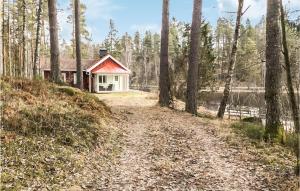 2 Bedroom Awesome Home In Frövi